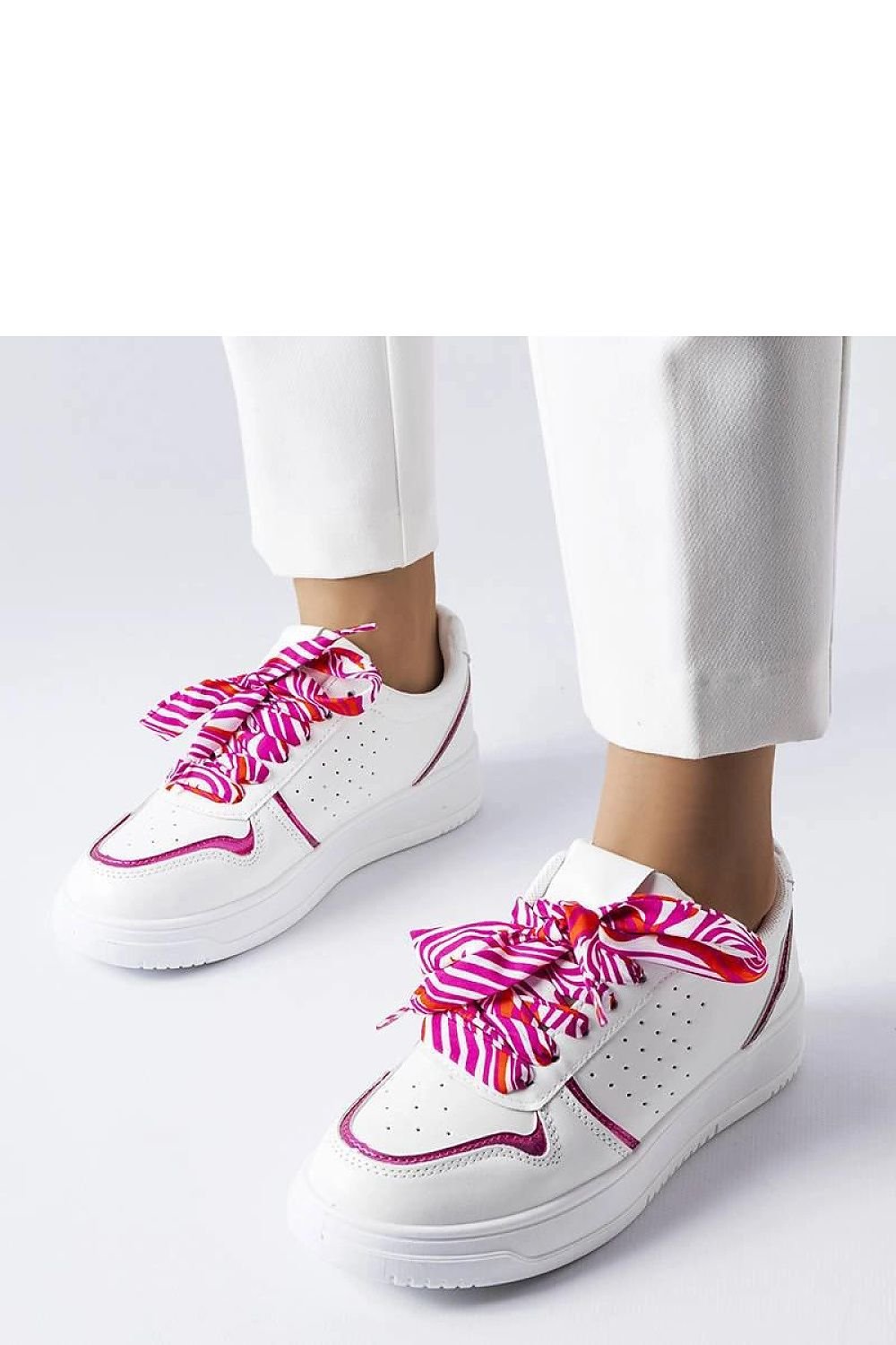 Hvite Pryor joggesko til dame til dame fra MS StyleHaven, laget av Viskose; polyester; Polyamid, med detaljer i rubber, farge fuschia, størrelse 36, med long ermer, hælhøyde mid; flat, skostørrelse 36; 37; 38; 39; 40; 41, perfekt til casual; dress