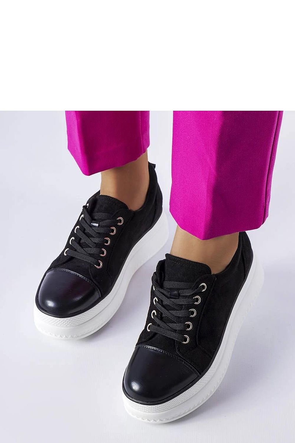 Pascaline Sorte Platform dame sneakers til dame fra MS StyleHaven, laget av Viskose; polyester; Polyamid, med detaljer i suede, farge Svart, størrelse 36, med long ermer, hælhøyde mid, skostørrelse 36; 37; 38; 39; 40, perfekt til casual