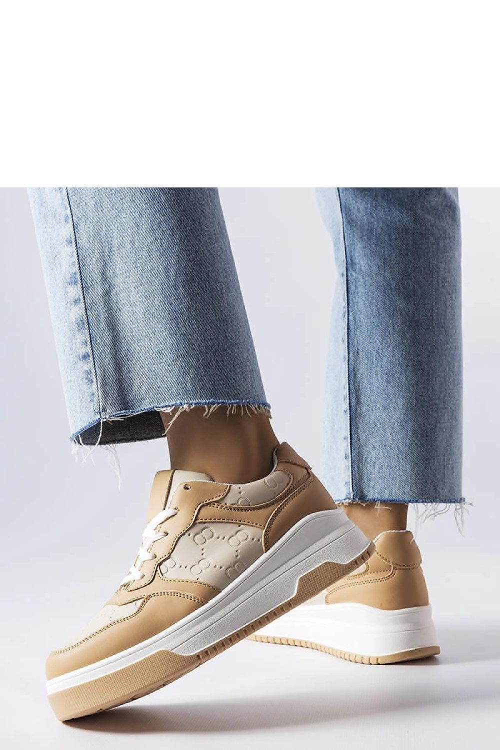 Paré Beige pregede dame joggesko – for sommeren til dame fra MS StyleHaven, laget av Viskose; polyester; Polyamid, med detaljer i rubber, farge beige, størrelse 36, med long ermer, hælhøyde high; flat, skostørrelse 36; 37; 38; 39; 40; 41, perfekt til casual
