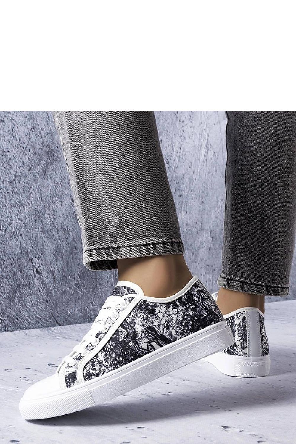 Aucoin Black & White Sneakers til dame til dame fra MS StyleHaven, laget av Viskose; polyester; Polyamid, farge Svart, størrelse 37, med long ermer, perfekt til casual