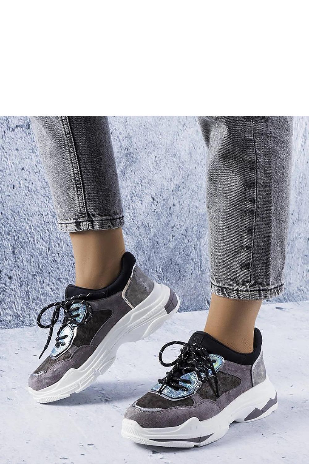 Grå-Sølv Sneakers til dame til dame fra MS StyleHaven, laget av Viskose; polyester; Polyamid, med detaljer i rubber, farge Grå, størrelse 36, med long ermer, hælhøyde mid; flat, skostørrelse 36; 37; 38; 39; 40; 41, perfekt til casual