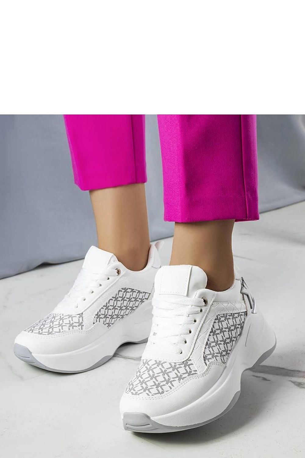 Margie Monogram hvite dame Sneakers til dame fra MS StyleHaven, laget av Viskose; polyester; Polyamid, farge Hvit, størrelse 37, med long ermer, perfekt til casual