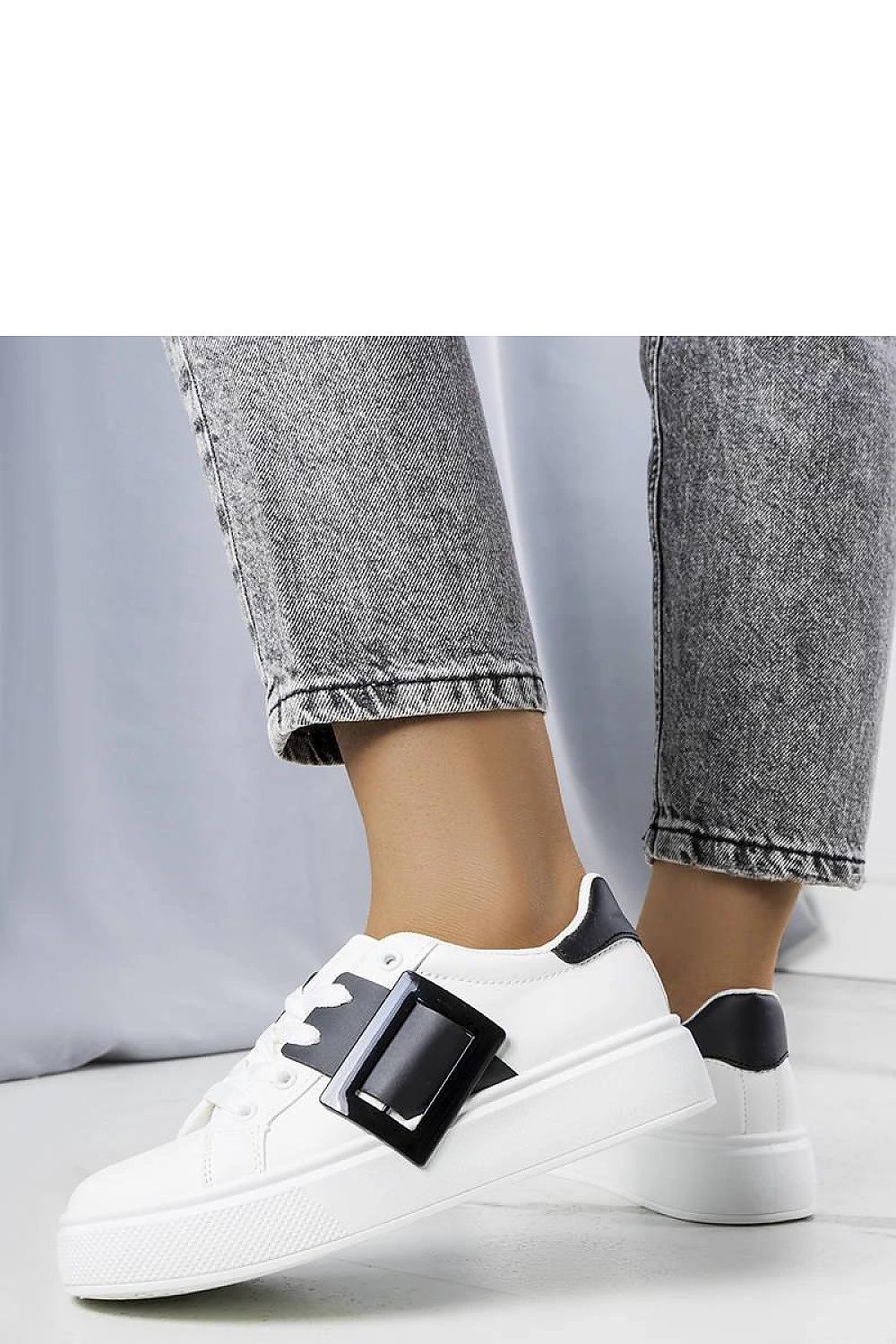 Toni hvite dame joggesko med rosa spenne til dame fra MS StyleHaven, laget av Viskose; polyester; Polyamid, farge Hvit, størrelse 40, med long ermer, perfekt til casual