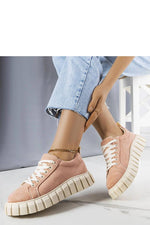 Pamela rose Platform Sneakers til dame til dame fra MS StyleHaven, laget av Viskose; polyester; Polyamid, med detaljer i suede; rubber; synthetic, farge Rosa, størrelse 36, med long ermer, hælhøyde mid; flat, skostørrelse 36; 37; 38; 39; 40; 41, perfekt til casual