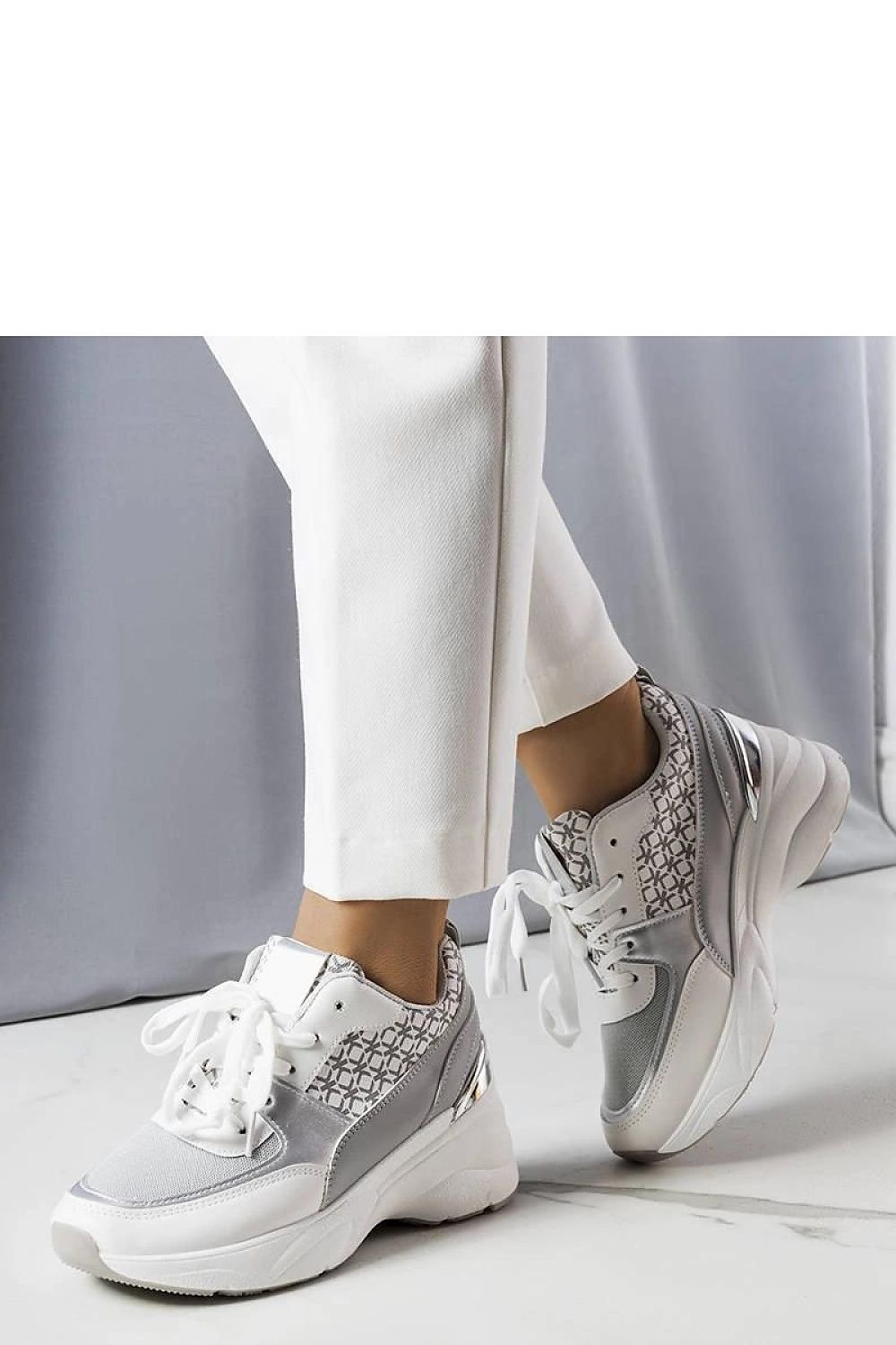Lora Grå Monogram Sneakers til dame til dame fra MS StyleHaven, laget av Viskose; polyester; Polyamid, med detaljer i rubber, farge Grå, størrelse 36, med long ermer, hælhøyde mid, skostørrelse 36; 37; 38; 39; 40; 41, perfekt til casual