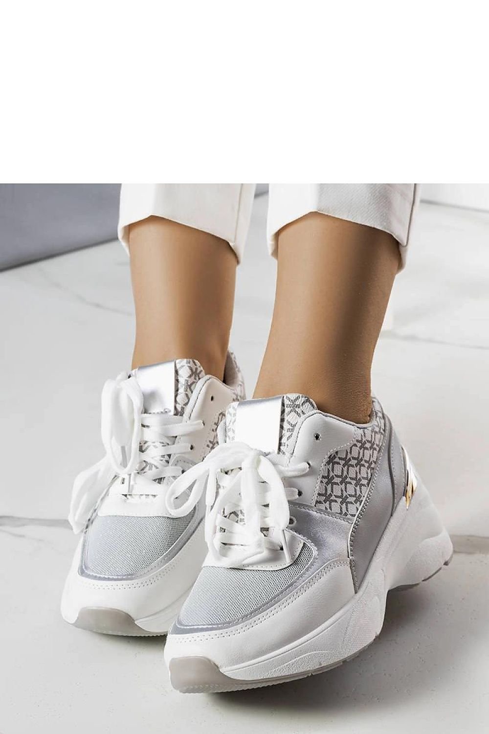 Lora Grå Monogram Sneakers til dame til dame fra MS StyleHaven, laget av Viskose; polyester; Polyamid, farge Grå, størrelse 37, med long ermer, perfekt til casual