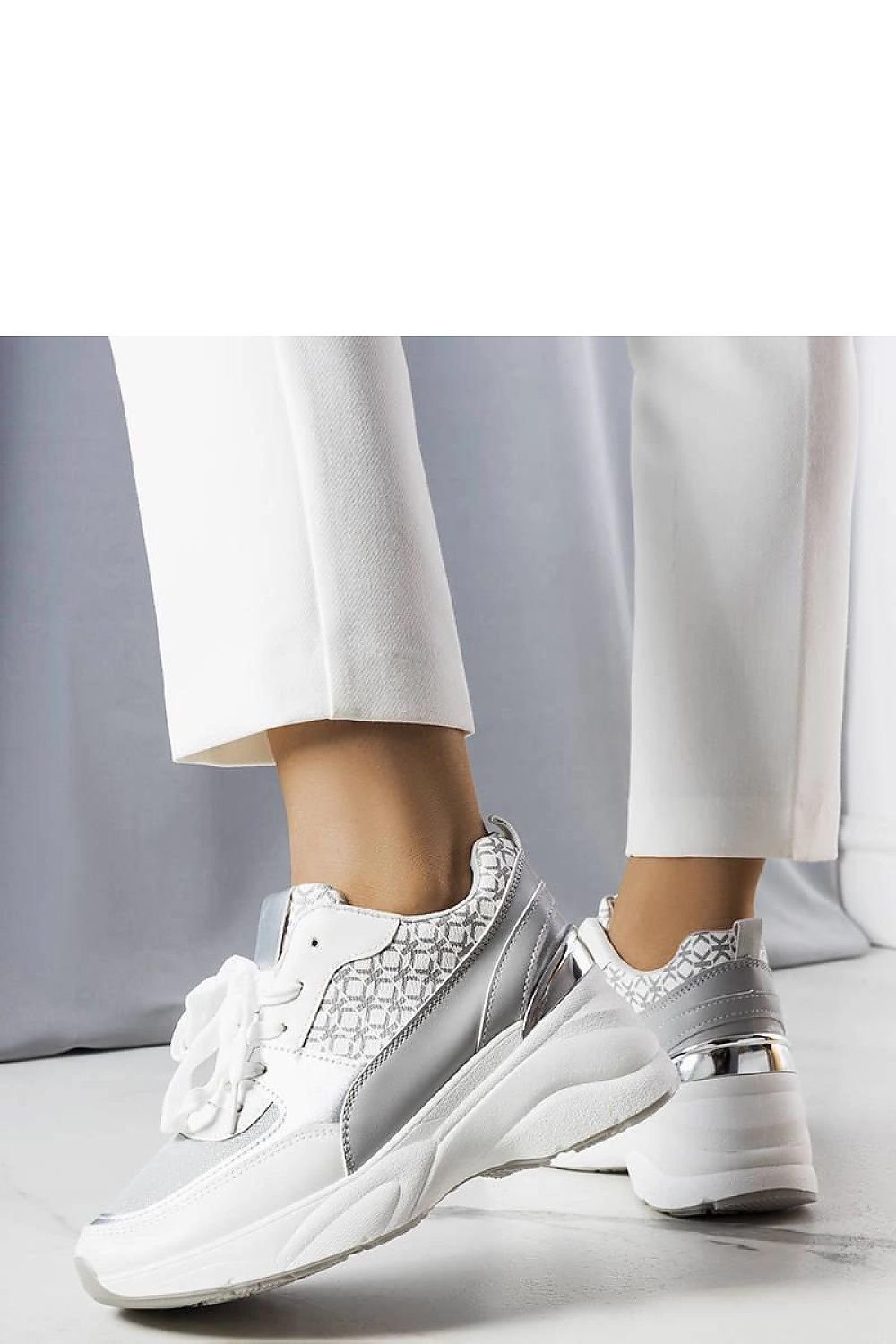 Lora Grå Monogram Sneakers til dame til dame fra MS StyleHaven, laget av Viskose; polyester; Polyamid, farge Grå, størrelse 38, med long ermer, perfekt til casual