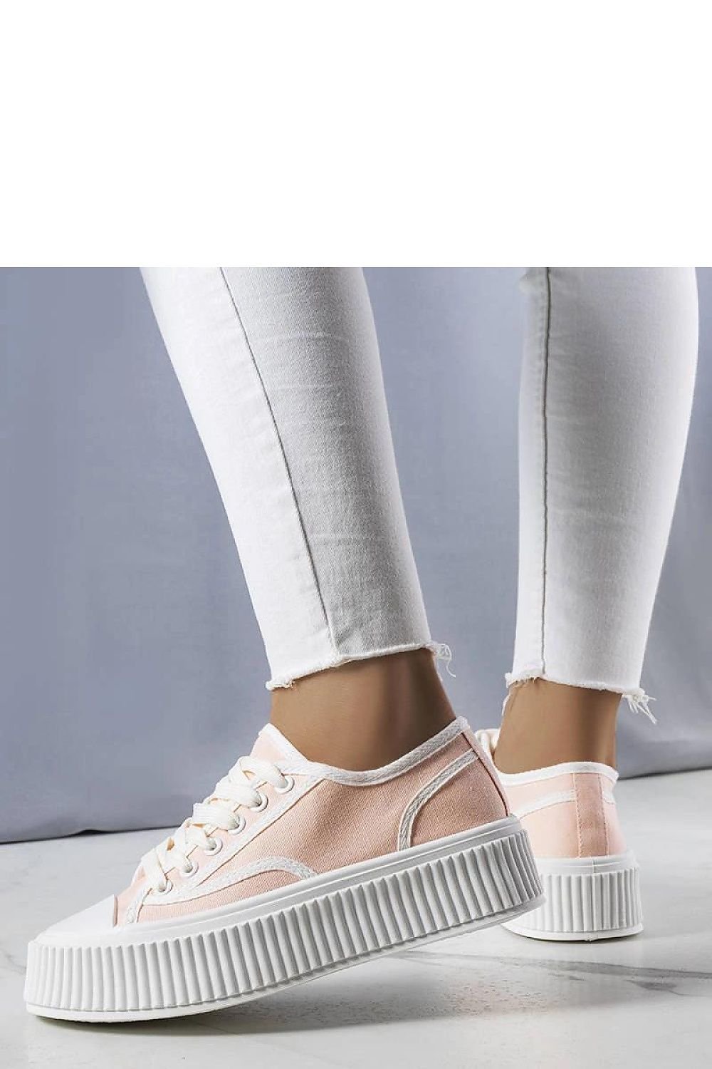 Delores lyserosa plattform sneakers til dame til dame fra MS StyleHaven, laget av Viskose; polyester; Polyamid, med detaljer i rubber, farge Rosa, størrelse 36, med long ermer, hælhøyde low; flat, skostørrelse 36; 37; 38; 39; 40; 41, perfekt til casual