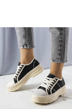 Nichole svart Platform dame Sneakers – Trendy Urban Style til dame fra MS StyleHaven, laget av Viskose; polyester; Polyamid, med detaljer i rubber, farge Svart, størrelse 36, med long ermer, hælhøyde low; flat; high, skostørrelse 36; 37; 38; 39; 40; 41, perfekt til casual