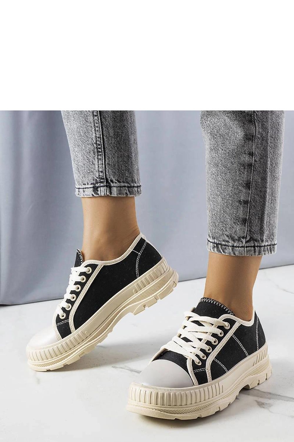 Nichole svart Platform dame Sneakers – Trendy Urban Style til dame fra MS StyleHaven, laget av Viskose; polyester; Polyamid, med detaljer i rubber, farge Svart, størrelse 36, med long ermer, hælhøyde low; flat; high, skostørrelse 36; 37; 38; 39; 40; 41, perfekt til casual