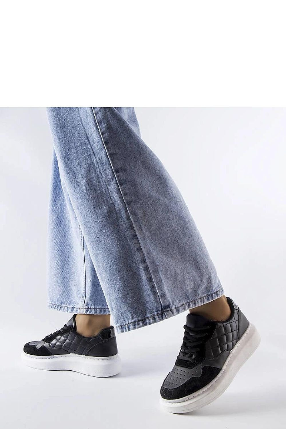 Svarte sneakers Latoya – Stilig sommersko til dame til dame fra MS StyleHaven, laget av Viskose; polyester; Polyamid, med detaljer i synthetic; rubber, farge Svart, størrelse 36, med long ermer, hælhøyde high; flat, skostørrelse 36; 37; 38; 39; 40; 41, perfekt til casual