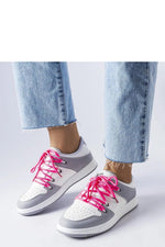 Hvite retro dame joggesko Shari – tidløs stil til dame fra MS StyleHaven, laget av Viskose; polyester; Polyamid, med detaljer i rubber, farge Hvit, størrelse 36, med long ermer, hælhøyde low; flat, skostørrelse 36; 37; 38; 39; 40; 41, perfekt til casual