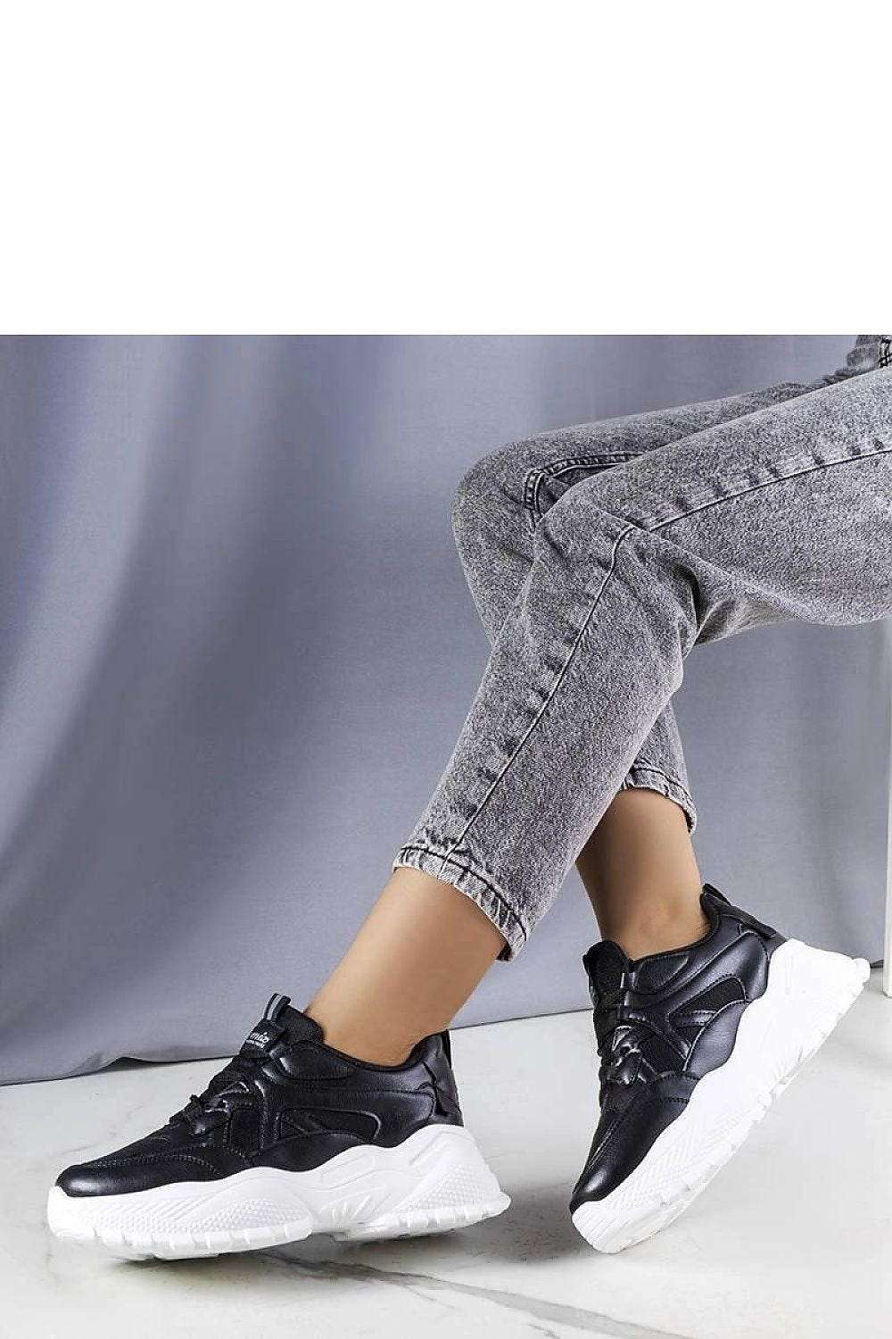 Lorene Bold – Svarte dame sneakers med kraftig såle til dame fra MS StyleHaven, laget av Viskose; polyester; Polyamid, med detaljer i rubber, farge Svart, størrelse 36, med long ermer, hælhøyde mid; low; flat, skostørrelse 36; 37; 38; 39; 40; 41, perfekt til casual