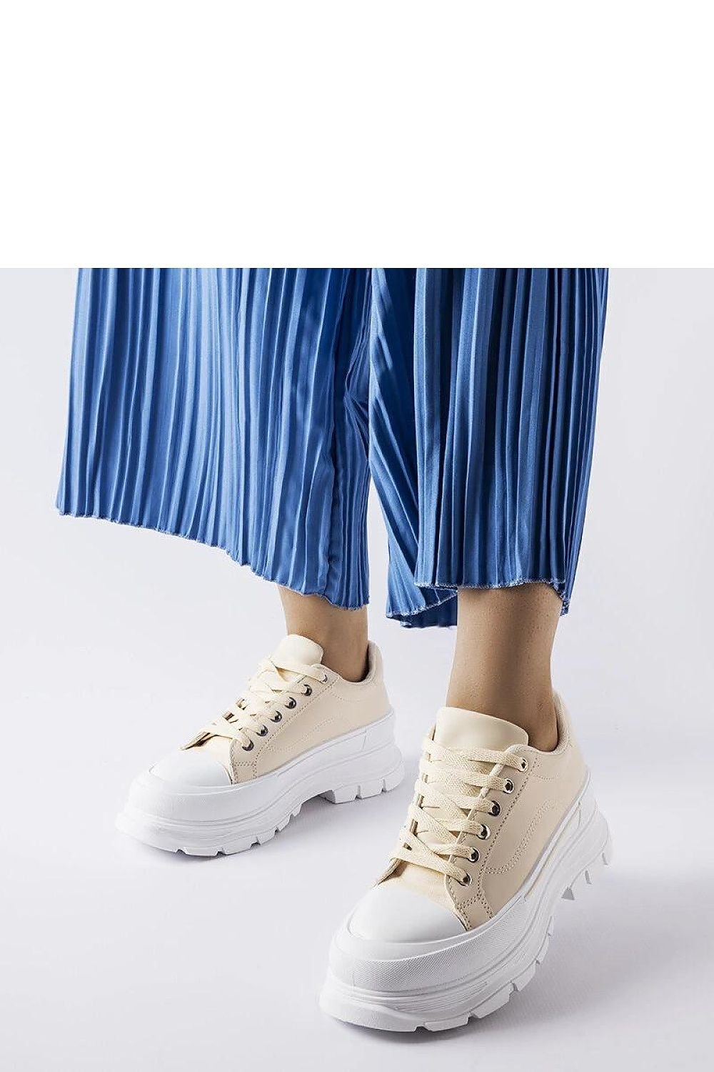 Kari Beige Platform dame sneakers til dame fra MS StyleHaven, laget av Viskose; polyester; Polyamid, med detaljer i faux-leather; rubber; canvas, farge beige, størrelse 36, med long ermer, hælhøyde low; high; flat, skostørrelse 36; 37; 38; 39; 40; 41, perfekt til casual
