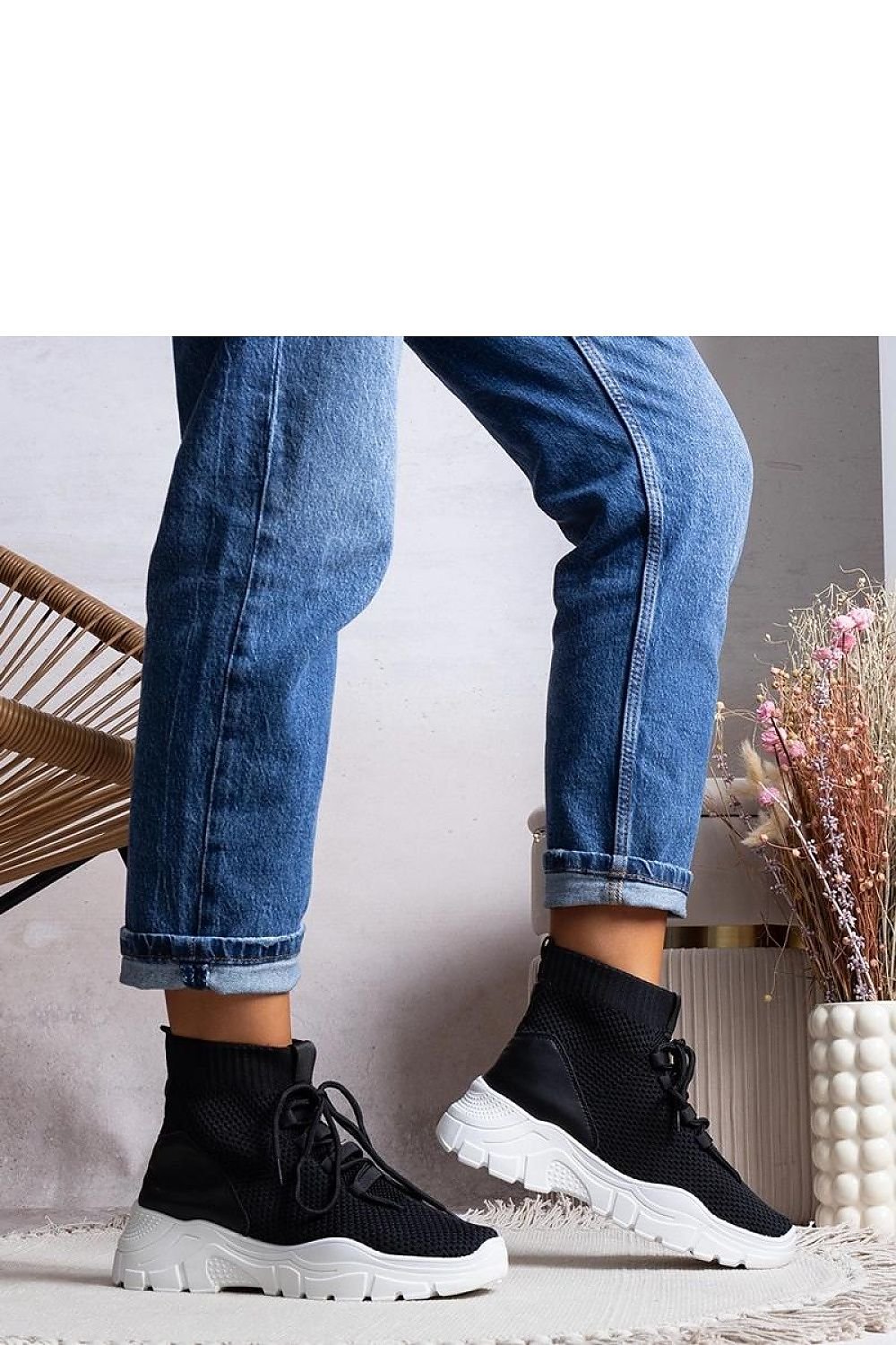 Frahm Sportssneakers til dame til dame fra MS StyleHaven, laget av Viskose; polyester; Polyamid, med detaljer i rubber; mesh, farge Svart, størrelse 36, med long ermer, hælhøyde low; flat, skostørrelse 36; 37; 38; 39; 40; 41, perfekt til casual