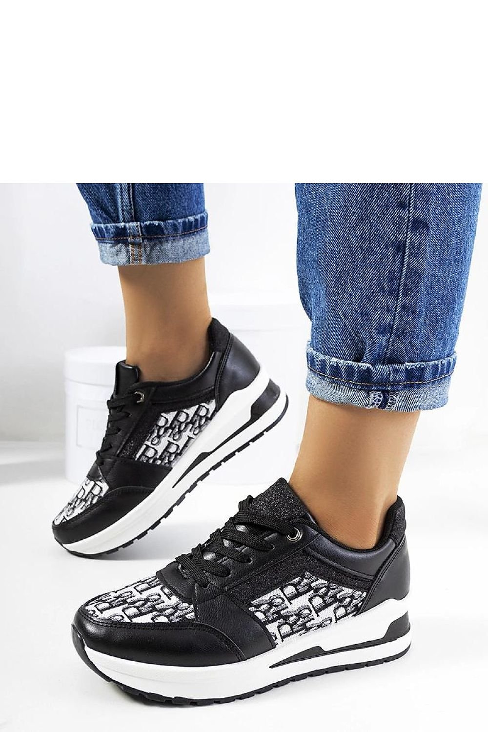 Aloisia Chic – Sorte dame sneakers i øko-skinn til dame fra MS StyleHaven, laget av Viskose; polyester; Polyamid, med detaljer i synthetic; rubber, farge Svart, størrelse 36, med long ermer, hælhøyde low, skostørrelse 36; 37; 38; 39; 40; 41, perfekt til casual