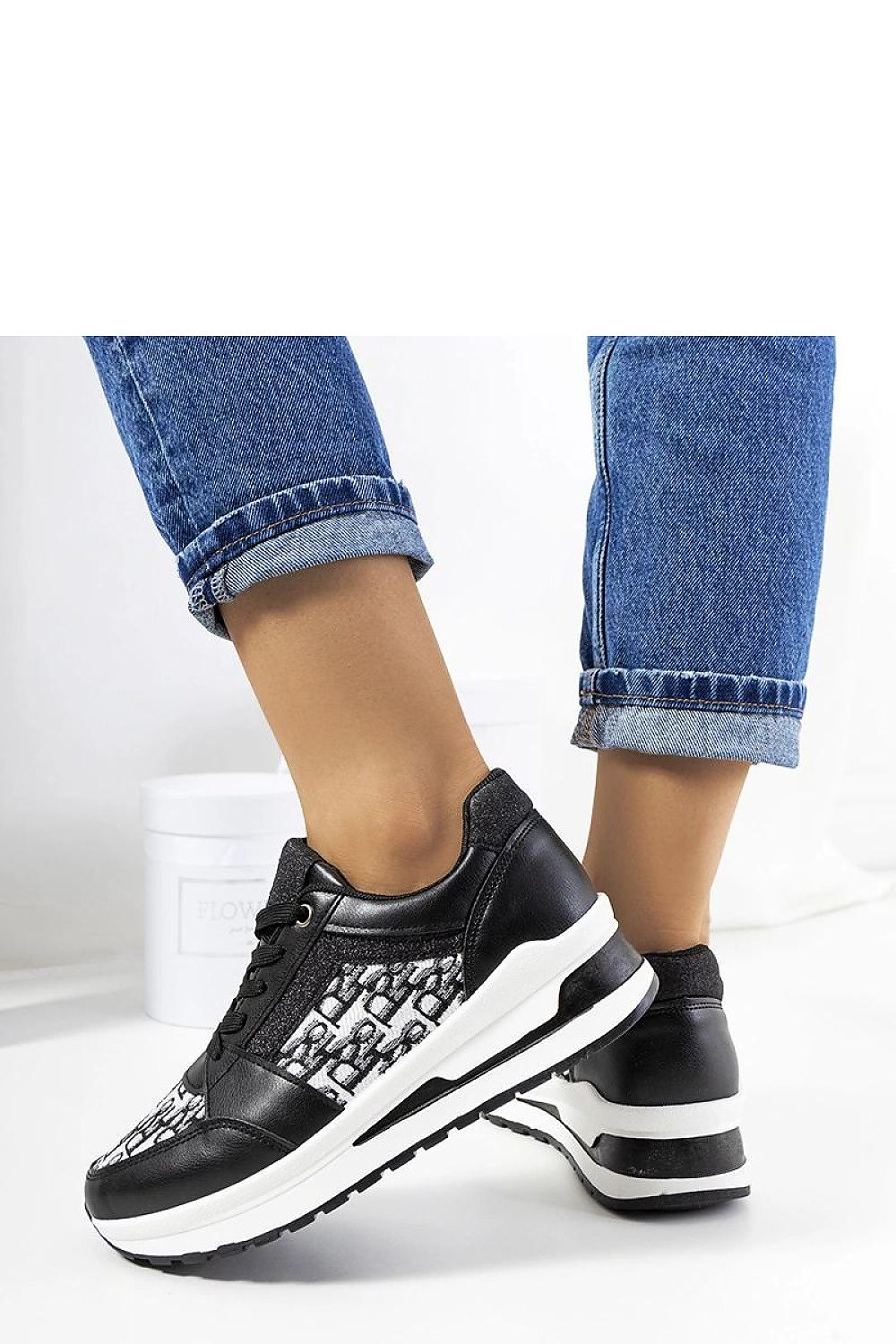 Aloisia Chic – Sorte dame sneakers i øko-skinn til dame fra MS StyleHaven, laget av Viskose; polyester; Polyamid, farge Svart, størrelse 37, med long ermer, perfekt til casual