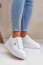 Ella Sneakers til dame til dame fra MS StyleHaven, laget av Viskose; polyester; Polyamid, med detaljer i faux-leather; suede, farge Hvit, størrelse 36, med long ermer, hælhøyde flat; low, skostørrelse 36; 37; 38; 39; 40; 41, perfekt til casual