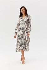 Celeste feminin form midikjole - Roco Fashion fra MS StyleHaven, størrelse 40, med long, bukselengde long, kjolelengde midi, kjolestil wrap; a-line
