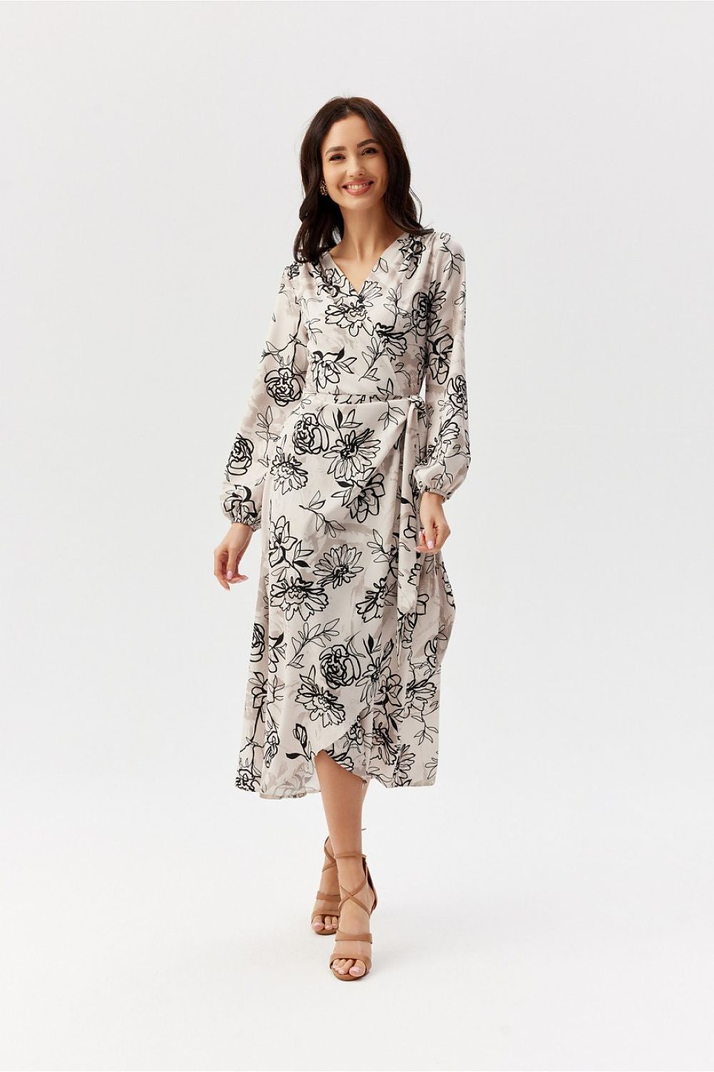Celeste feminin form midikjole - Roco Fashion fra MS StyleHaven, størrelse 40, med long, bukselengde long, kjolelengde midi, kjolestil wrap; a-line