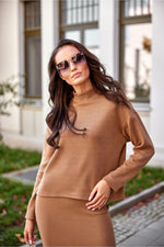 Lydia Turtleneck Bluse - Roco Fashion fra MS StyleHaven, størrelse 42, med long, bukselengde long, kjolelengde midi, kjolestil wrap; a-line