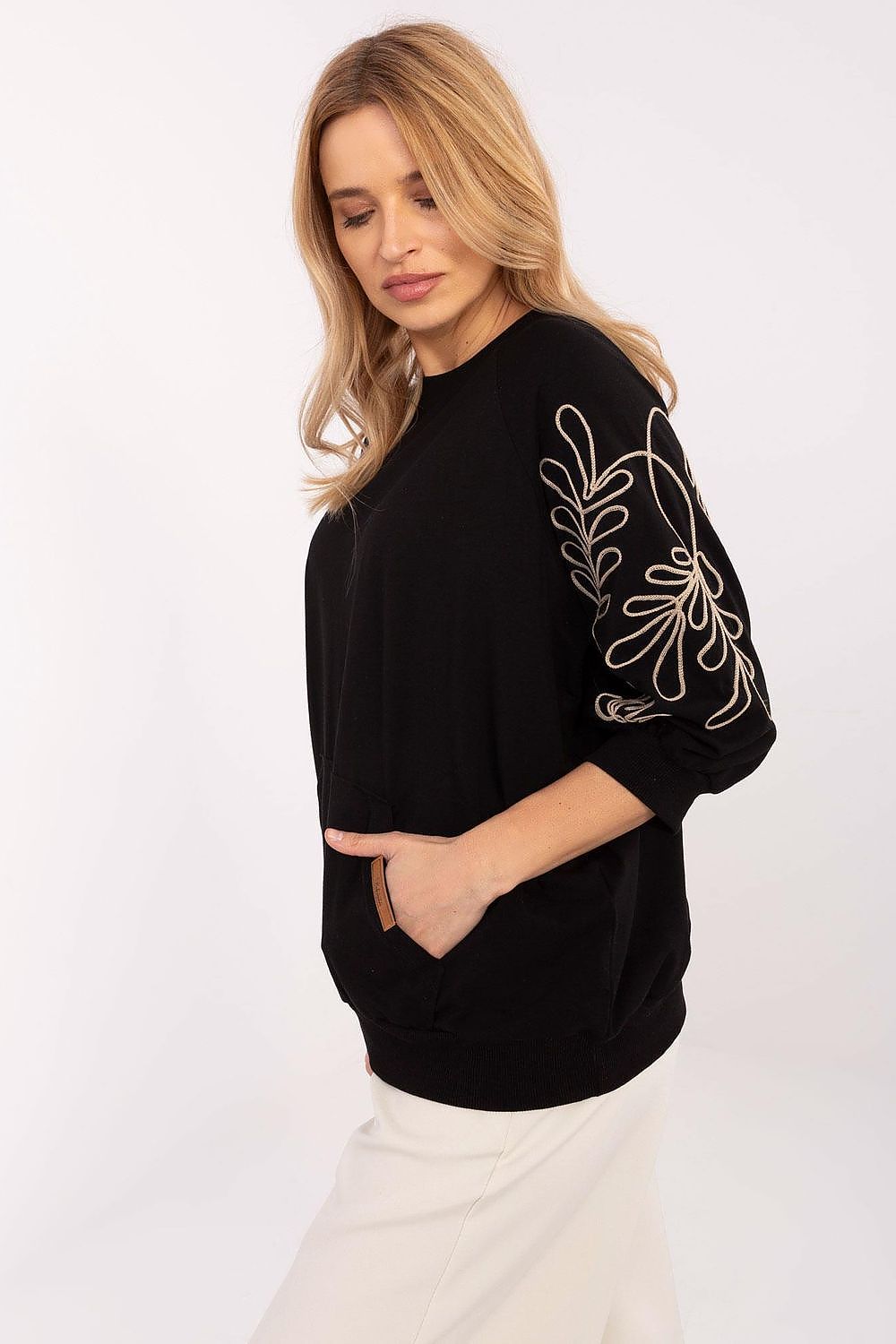 Oppdag vårt utvalg av stilfulle Svart Genser - Relevance til dame i ulike størrelser og kvalitetsmaterialer - perfekte til jobb, fritid og alle dager. Rask levering og gode priser hos MS Stylehaven. se mer!