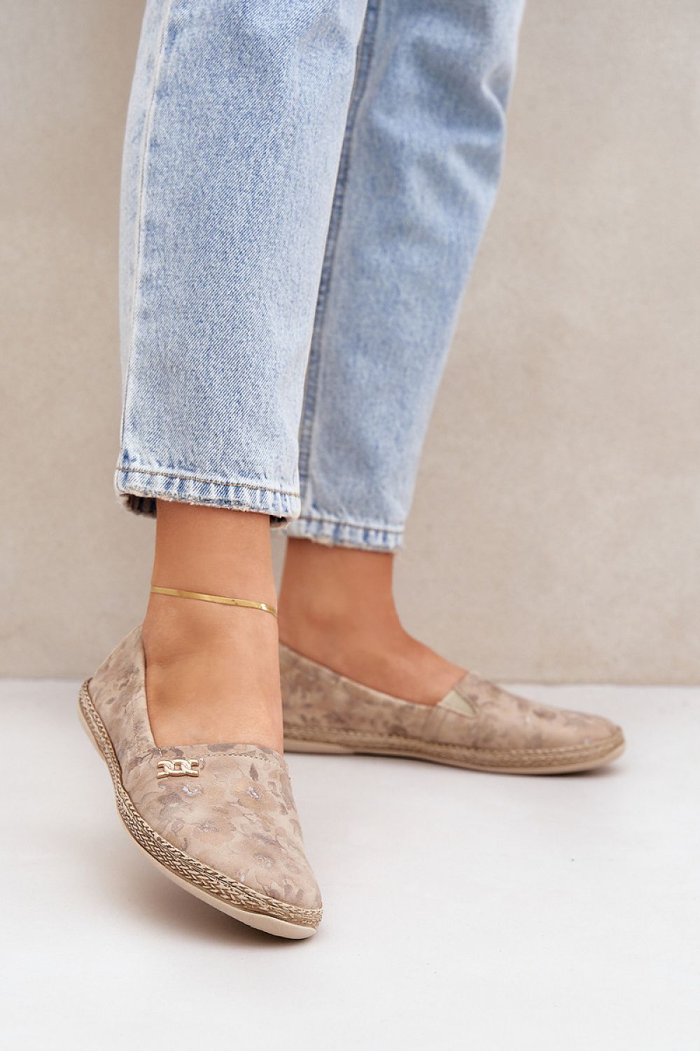 Espadrille - Step in style til dame fra MS StyleHaven, laget av Bomull; polyester, med detaljer i suede, farge beige, størrelse 36, med 45720 ermer, hælhøyde low; flat, skostørrelse 36; 37; 38; 39; 40; 41, perfekt til casual; dress