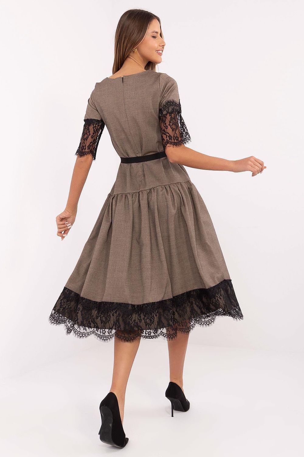 Lakerta Cocktailkjole til dame fra MS StyleHaven, laget av Ull, farge beige, størrelse 38, med short ermer, perfekt til casual; dress