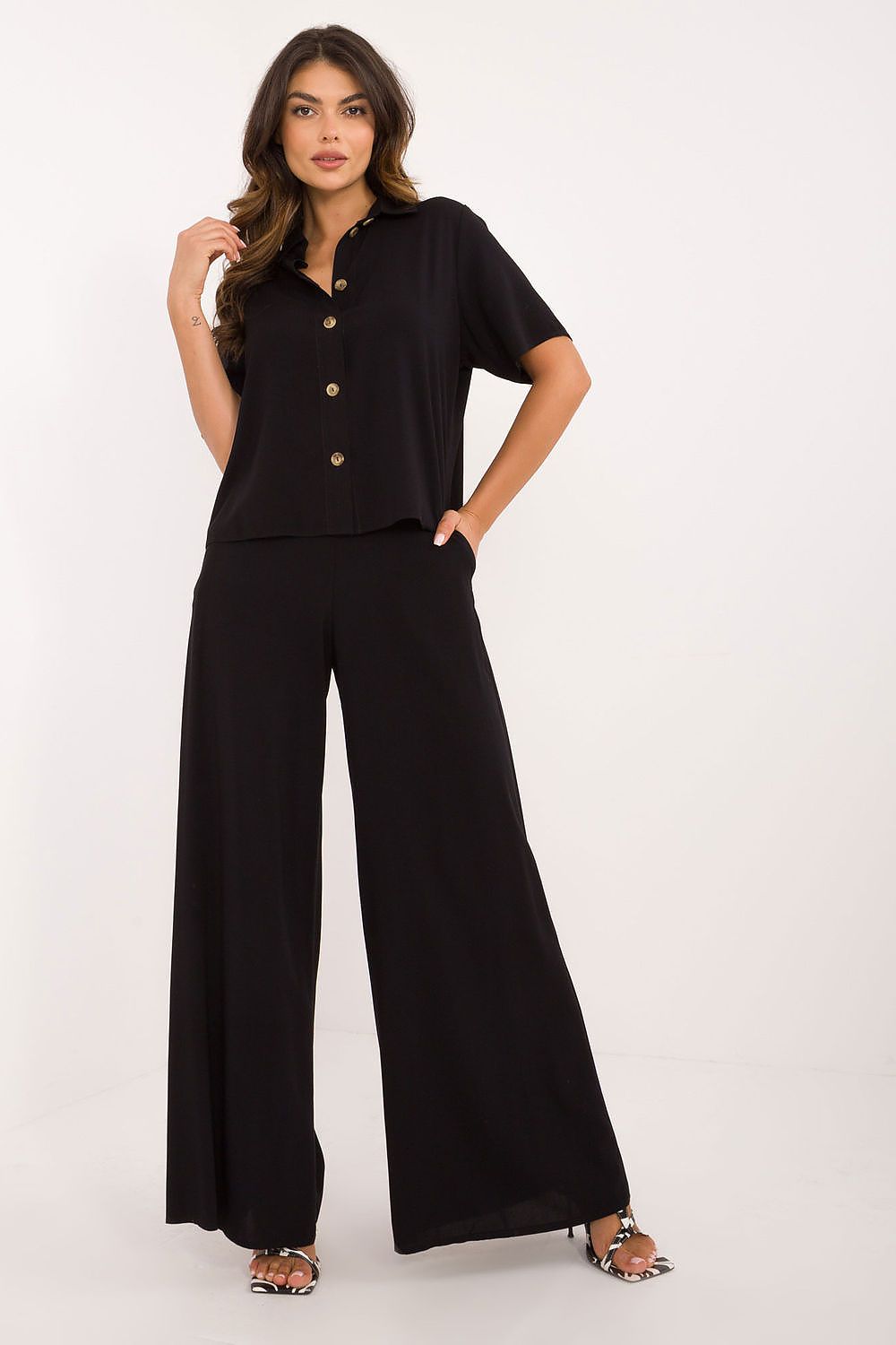 Lakerta Vidde-ben viskosesett til dame til dame fra MS StyleHaven, laget av Viskose, farge Svart, størrelse S/M, med short ermer, perfekt til casual; dress