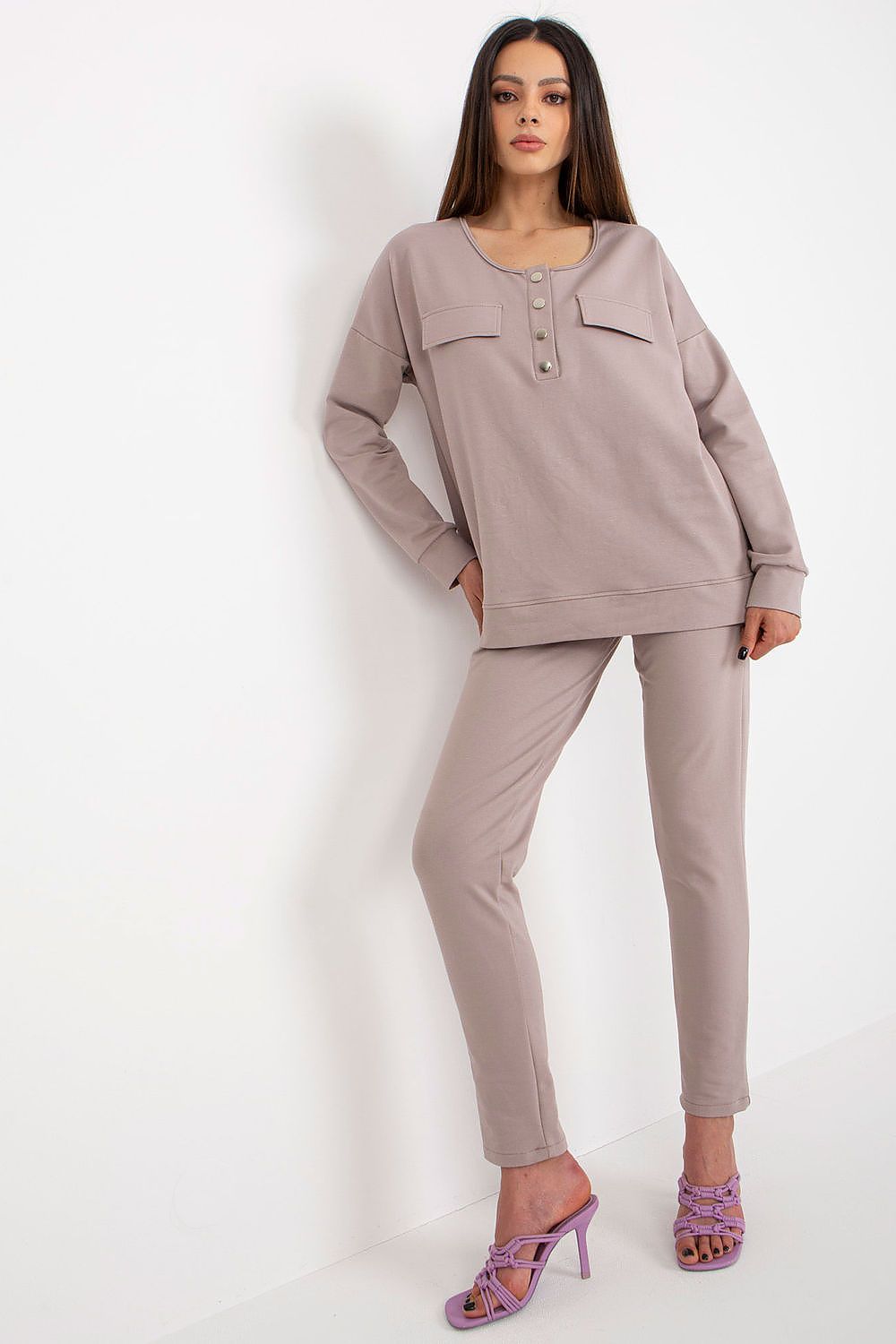 Lakerta moderne Trenings Sett til dame til dame fra MS StyleHaven, laget av Bomull, farge beige 2, størrelse S/M, med short ermer, perfekt til casual; dress