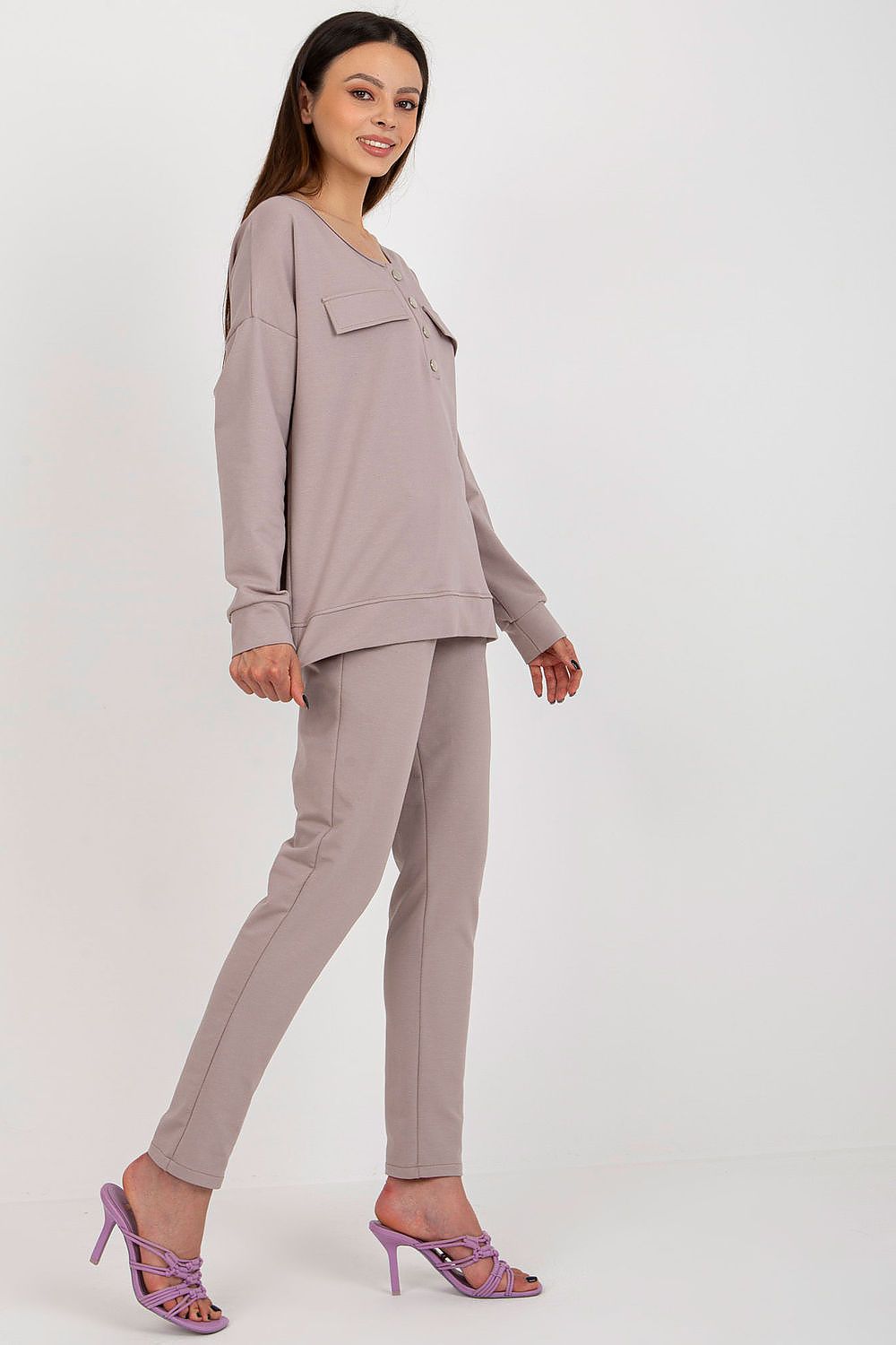 Lakerta moderne Trenings Sett til dame til dame fra MS StyleHaven, laget av Bomull, farge beige 2, størrelse S/M, med short ermer, perfekt til casual; dress