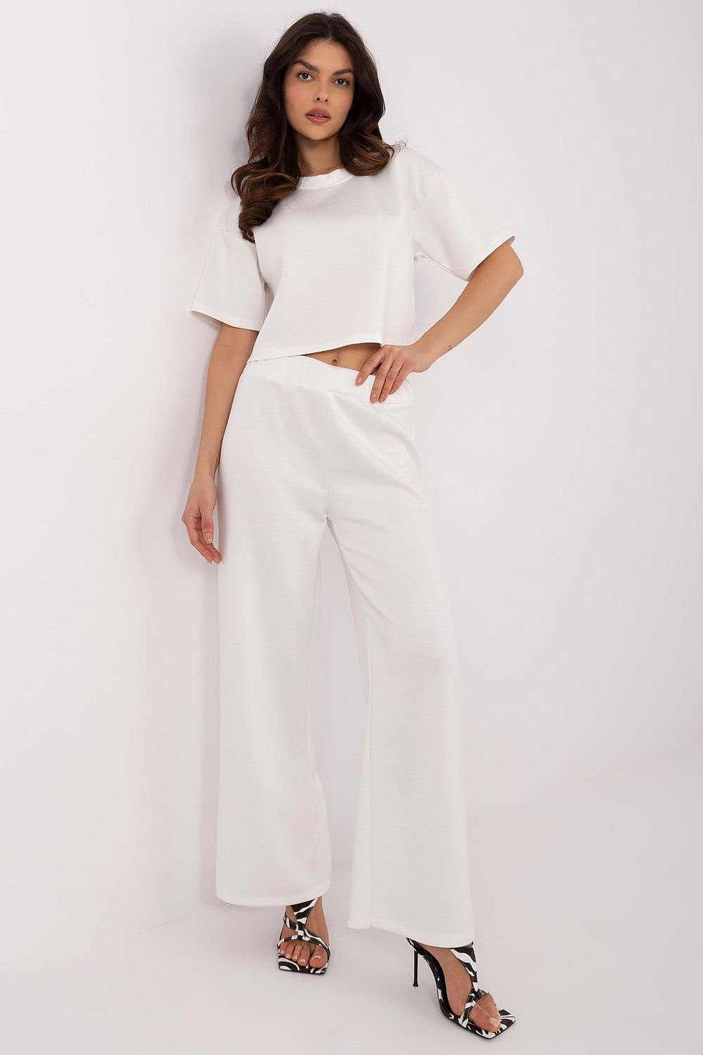 Oppdag vårt utvalg av stilfulle Beige Sett Italia Moda til dame i ulike størrelser og kvalitetsmaterialer – perfekte til jobb, fritid og alle dager. Rask levering og gode priser hos MS Stylehaven. se mer!