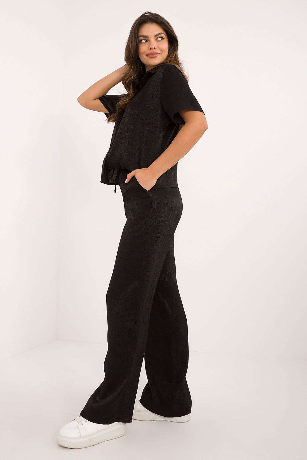 Lakerta Elegant dame Set - Vidde ben til dame fra MS StyleHaven, laget av Bomull; Viskose; Elastan, farge Svart, størrelse S/M, med short ermer, perfekt til casual; dress