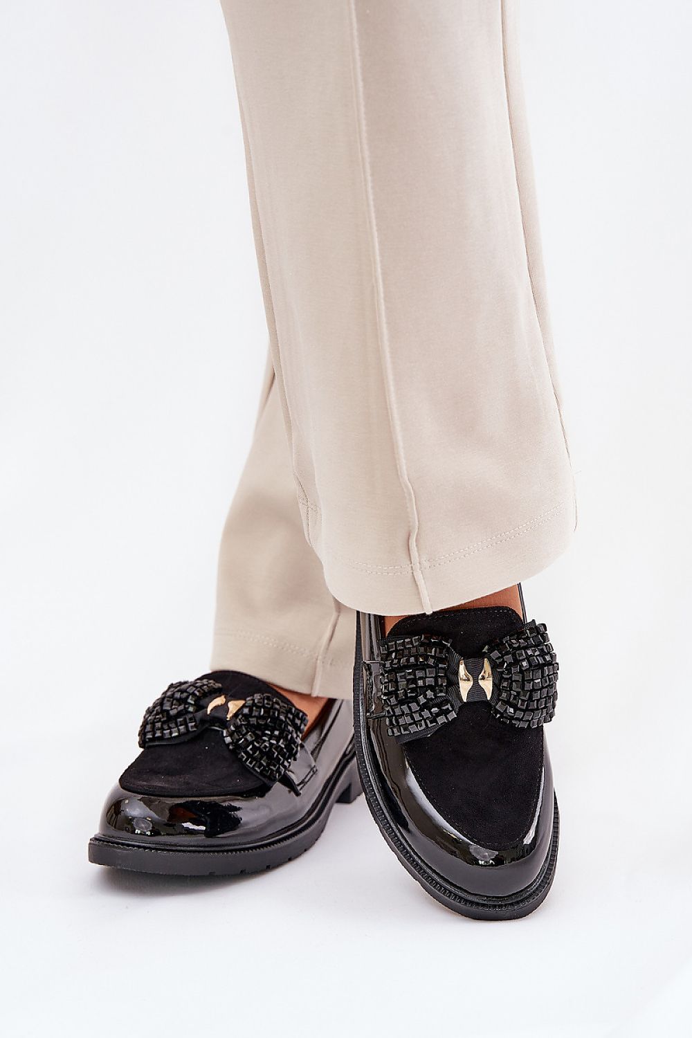 Mocassin Step in Style til dame fra MS StyleHaven, laget av modal-1; Bomull; Elastan, med detaljer i synthetic; faux-leather, farge Svart, størrelse 36, med 45720 ermer, hælhøyde low; flat, skostørrelse 36; 37; 38; 39; 40; 41, perfekt til casual; dress