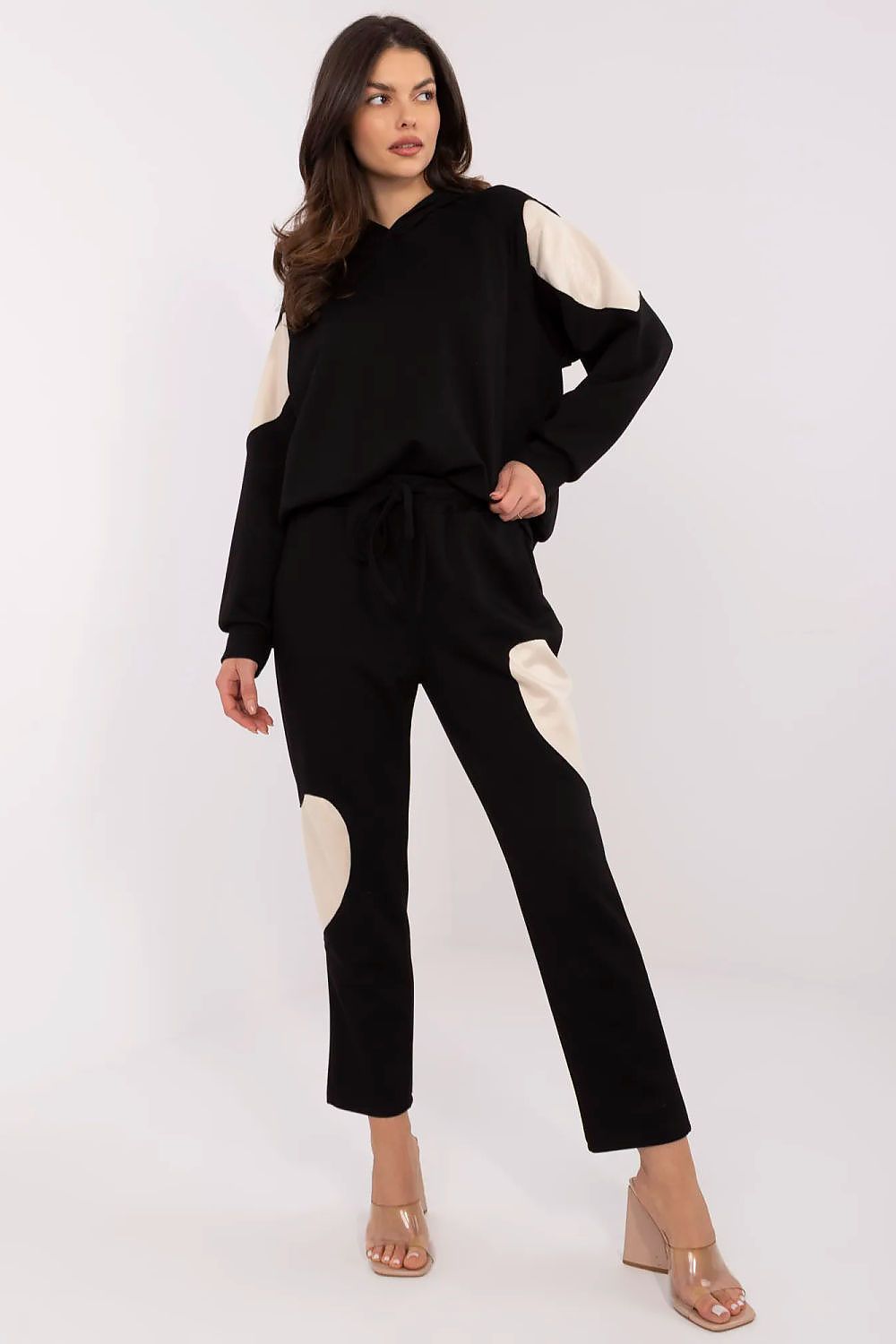 Oppdag vårt utvalg av stilfulle Svart Sett Italia Moda til dame i ulike størrelser og kvalitetsmaterialer – perfekte til jobb, fritid og alle dager. Rask levering og gode priser hos MS Stylehaven. se mer!