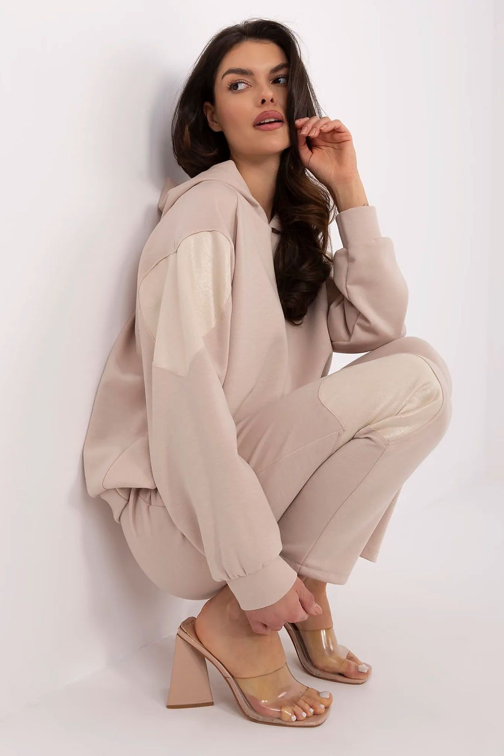 Oppdag vårt utvalg av stilfulle Beige 3 Sett Italia Moda til dame i ulike størrelser og kvalitetsmaterialer – perfekte til jobb, fritid og alle dager. Rask levering og gode priser hos MS Stylehaven. se mer!