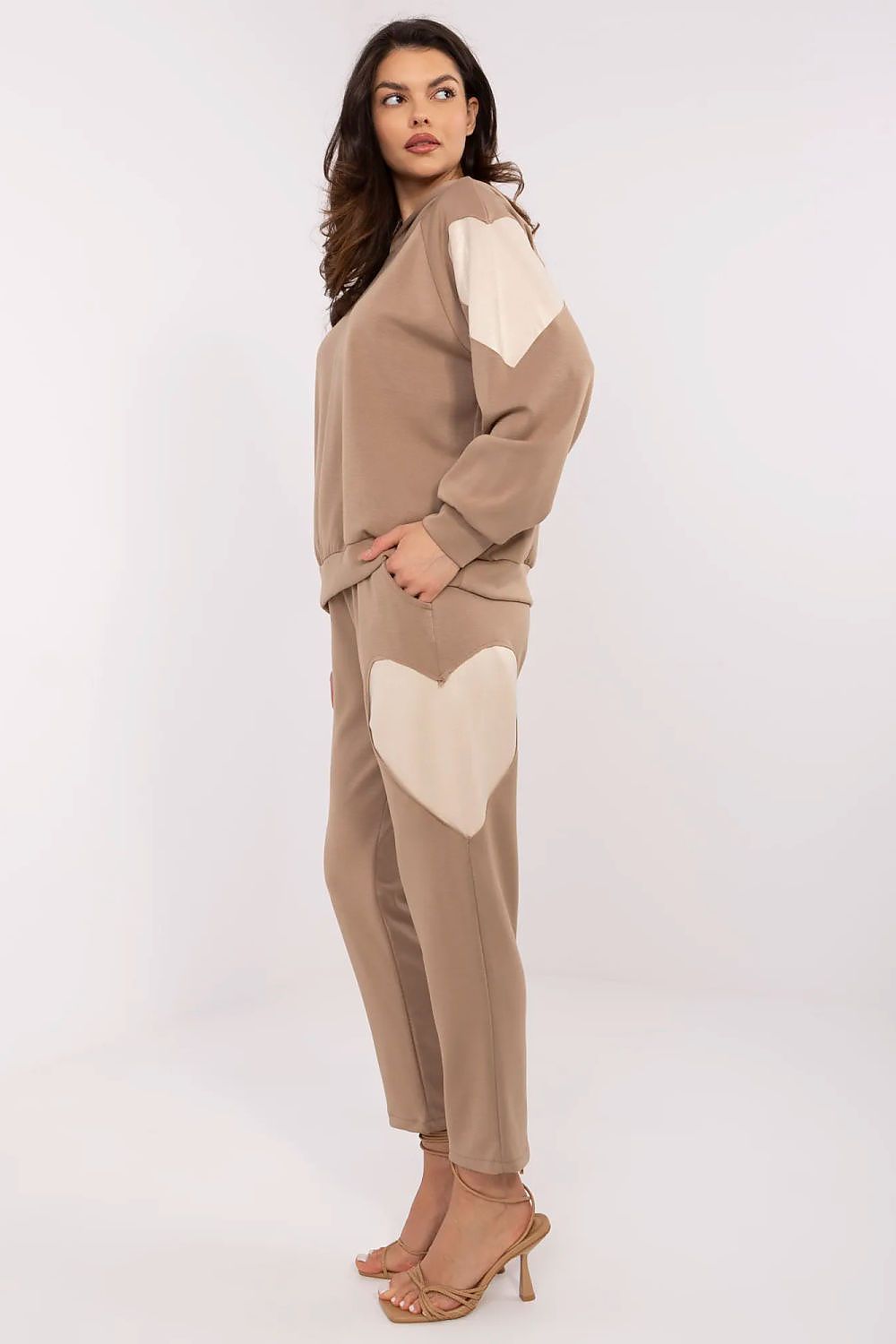 Oppdag vårt utvalg av stilfulle  Sett Italia Moda til dame i ulike størrelser og kvalitetsmaterialer – perfekte til jobb, fritid og alle dager. Rask levering og gode priser hos MS Stylehaven. se mer!