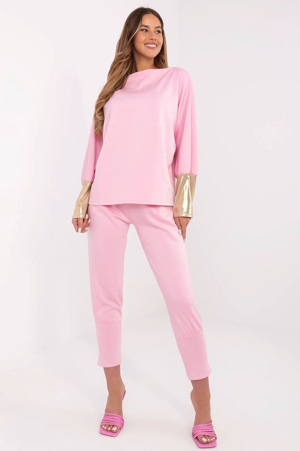 Oppdag vårt utvalg av stilfulle Rosa Sett Italia Moda til dame i ulike størrelser og kvalitetsmaterialer – perfekte til jobb, fritid og alle dager. Rask levering og gode priser hos MS Stylehaven. se mer!