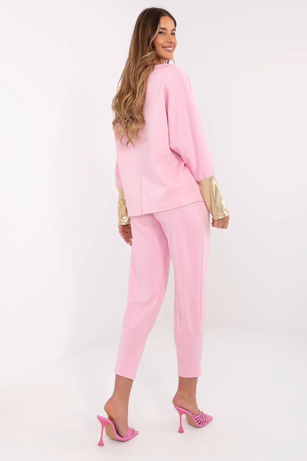 Oppdag vårt utvalg av stilfulle Svart Sett Italia Moda til dame i ulike størrelser og kvalitetsmaterialer – perfekte til jobb, fritid og alle dager. Rask levering og gode priser hos MS Stylehaven. se mer!