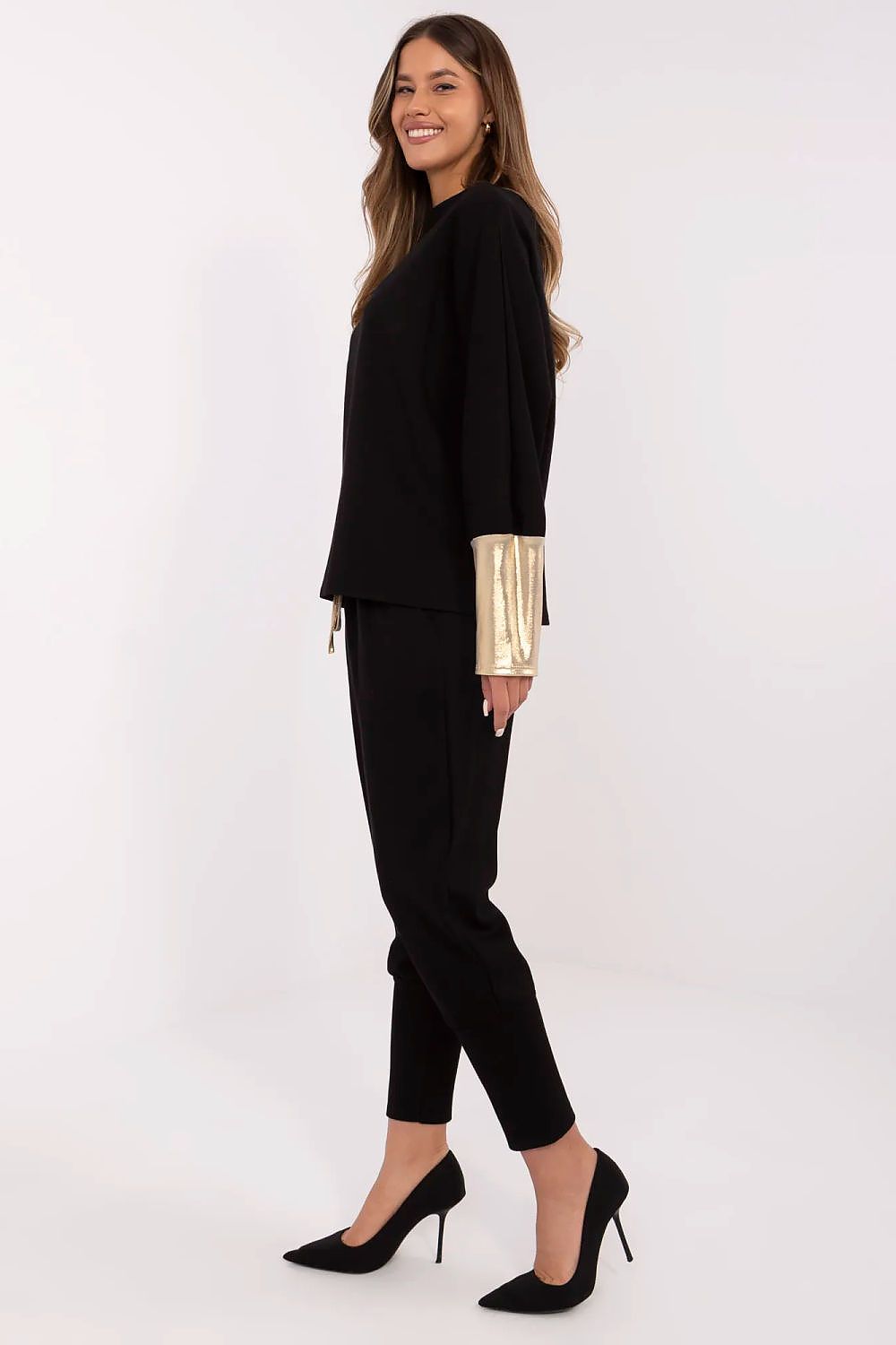 Oppdag vårt utvalg av stilfulle  Sett Italia Moda til dame i ulike størrelser og kvalitetsmaterialer – perfekte til jobb, fritid og alle dager. Rask levering og gode priser hos MS Stylehaven. se mer!