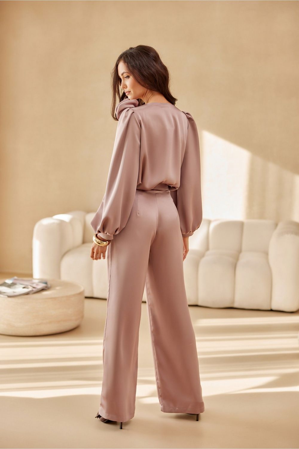Elsa Satin Wide-Leg Pants by Roco Fashion fra MS StyleHaven, størrelse 42, med short, bukselengde long, kjolelengde mini, kjolestil wrap; a-line