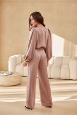 Evelyn – satengblusen med puffede ermene - Roco Fashion fra MS StyleHaven, størrelse 36, med long, bukselengde long, kjolelengde midi, kjolestil wrap; a-line