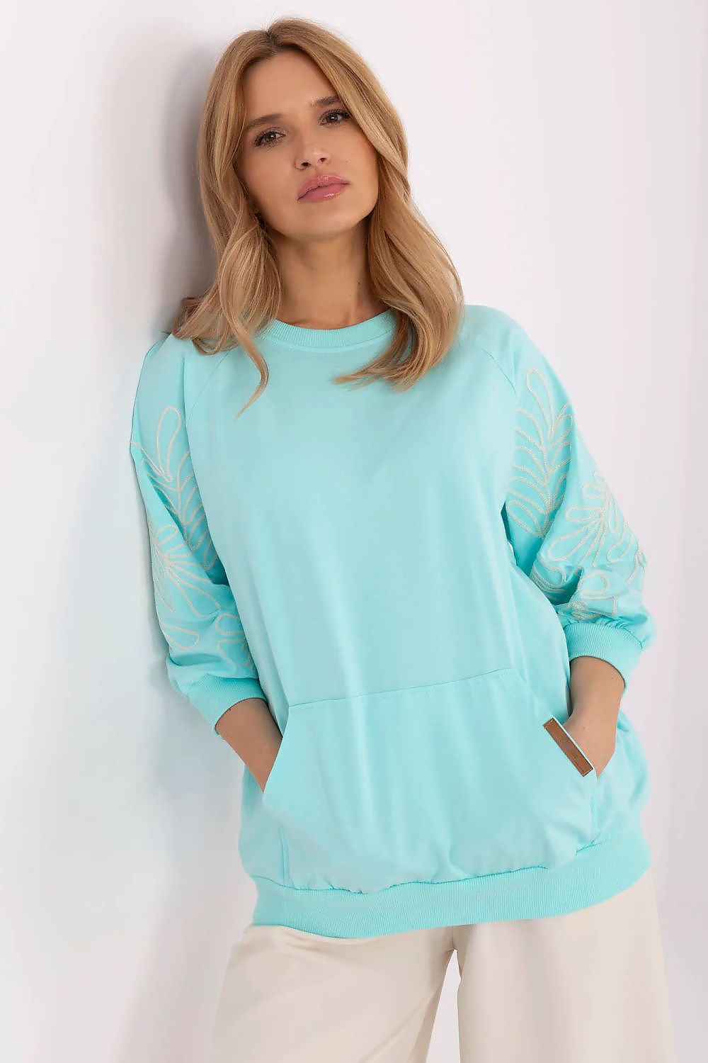 Oppdag vårt utvalg av stilfulle Beige 2 Genser - Relevance til dame i ulike størrelser og kvalitetsmaterialer – perfekte til jobb, fritid og alle dager. Rask levering og gode priser hos MS Stylehaven. se mer!