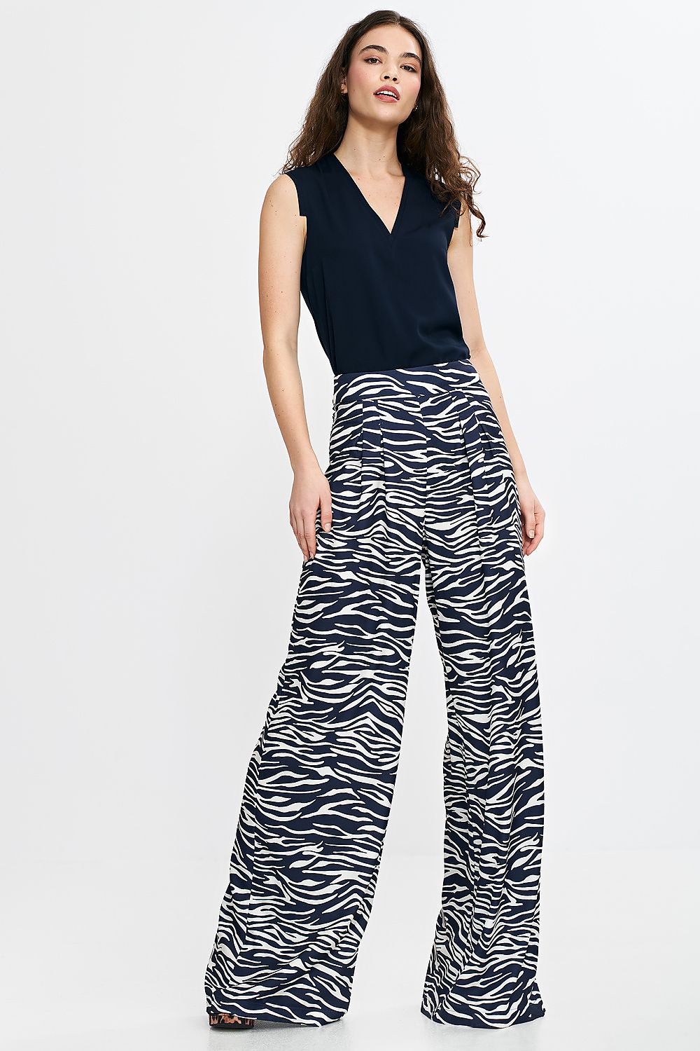 Bluse Nife til dame fra MS StyleHaven, laget av Viskose, farge Marineblå, størrelse 38, med sleeveless; 3-4 ermer, perfekt til casual; dress