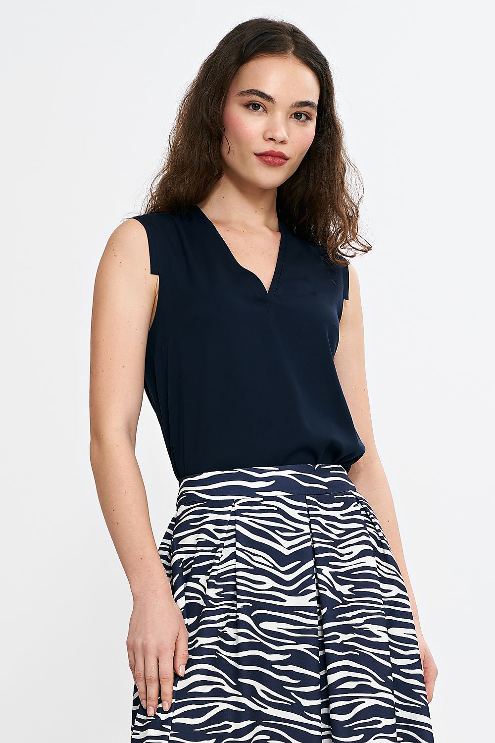 Bluse Nife til dame fra MS StyleHaven, laget av Viskose, farge Marineblå, størrelse 42, med sleeveless; 3-4 ermer, perfekt til casual; dress