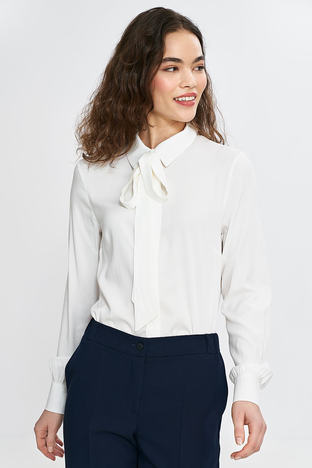 Skjorte Nife til dame fra MS StyleHaven, laget av Viskose, farge beige, størrelse 42, med sleeveless ermer, perfekt til casual; dress