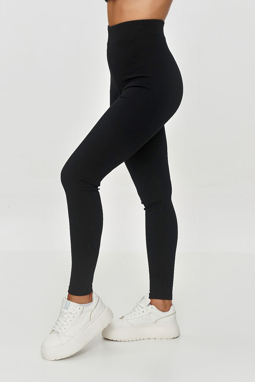 Oppdag vårt utvalg av stilfulle Svart Lange leggings Makadamia til dame i ulike størrelser og kvalitetsmaterialer - perfekte til jobb, fritid og alle dager. Rask levering og gode priser hos MS Stylehaven. se mer!
