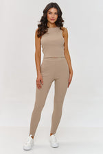 Oppdag vårt utvalg av stilfulle  Sett Makadamia til dame i ulike størrelser og kvalitetsmaterialer – perfekte til jobb, fritid og alle dager. Rask levering og gode priser hos MS Stylehaven. se mer!