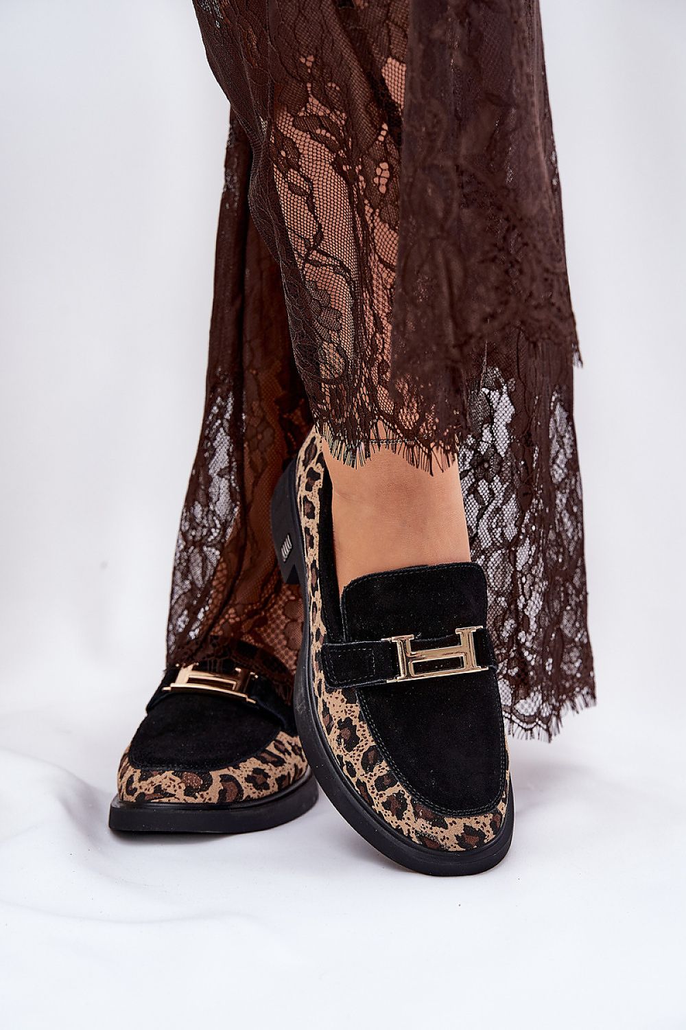 Mocassin Step in Style til dame fra MS StyleHaven, laget av Bomull, med detaljer i suede; leather; faux-leather, farge Svart, størrelse 36, med short ermer, hælhøyde low; flat, skostørrelse 36; 37; 38; 39; 40, perfekt til casual; dress