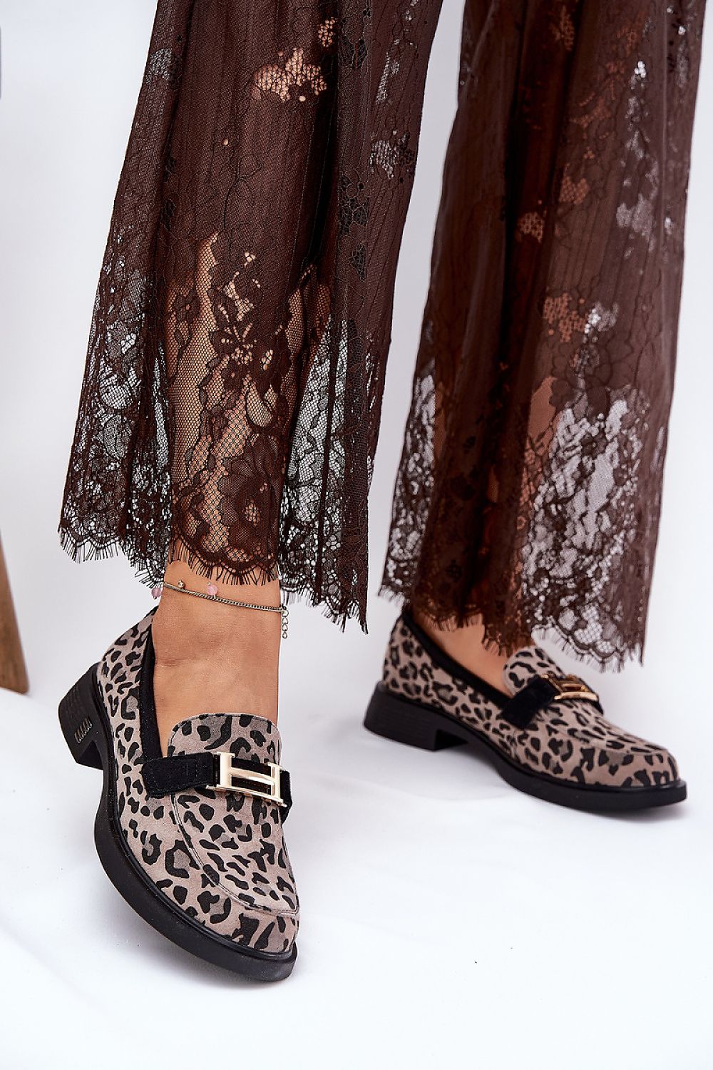 Mocassin Step in Style til dame fra MS StyleHaven, laget av Bomull, med detaljer i suede; leather; faux-leather, farge Grå, størrelse 36, med short ermer, hælhøyde low; flat, skostørrelse 36; 37; 38; 39; 40, perfekt til casual; dress